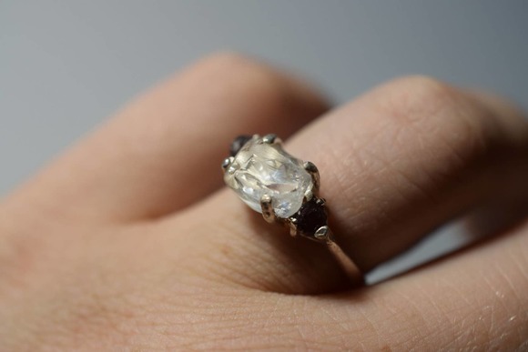 Garnet Ring, rough diamond ring, anniversary ring, raw stone rings, prom… - Picture 3 of 4